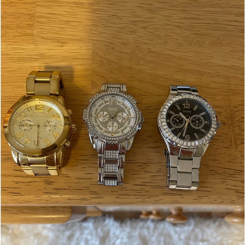 3 watches Michael kors and Guess silver and gold